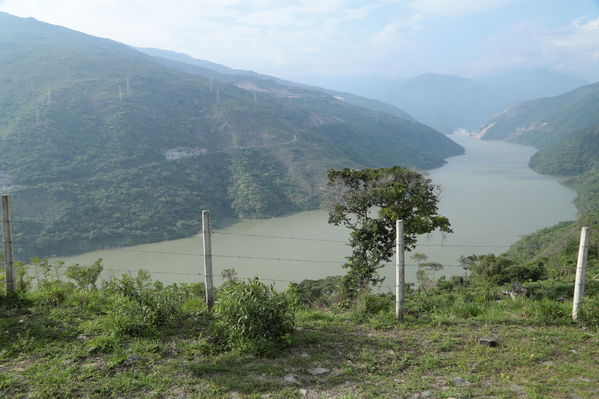 Presa - Vertedero Hidroituango
Presa - Vertedero Hidroituango
Abril 11 y 12 2019 PRESA VERTEDERO
Para descargar esta fotografía en alta resolución, haga clic sobre la imagen hasta que la misma se despliegue en la pantalla completa; luego dé clic derecho y elija la opción "guardar imagen como". 
En caso de publicación por cualquier medio, solicitamos acompañarla del crédito: "Foto EPM"
Palabras clave: Presa - Vertedero Hidroituango