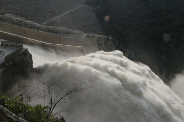Presa - Vertedero Hidroituango
Presa - Vertedero Hidroituango
Abril 11 y 12 2019 PRESA VERTEDERO
Para descargar esta fotografía en alta resolución, haga clic sobre la imagen hasta que la misma se despliegue en la pantalla completa; luego dé clic derecho y elija la opción "guardar imagen como". 
En caso de publicación por cualquier medio, solicitamos acompañarla del crédito: "Foto EPM"
Palabras clave: Presa - Vertedero Hidroituango