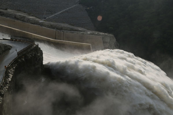 Presa - Vertedero Hidroituango
Presa - Vertedero Hidroituango
Abril 11 y 12 2019 PRESA VERTEDERO
Para descargar esta fotografía en alta resolución, haga clic sobre la imagen hasta que la misma se despliegue en la pantalla completa; luego dé clic derecho y elija la opción "guardar imagen como". 
En caso de publicación por cualquier medio, solicitamos acompañarla del crédito: "Foto EPM"
Palabras clave: Presa - Vertedero Hidroituango