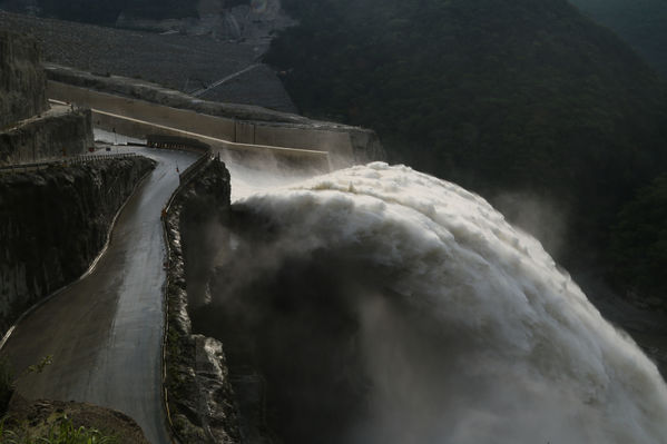 Presa - Vertedero Hidroituango
Presa - Vertedero Hidroituango
Abril 11 y 12 2019 PRESA VERTEDERO
Para descargar esta fotografía en alta resolución, haga clic sobre la imagen hasta que la misma se despliegue en la pantalla completa; luego dé clic derecho y elija la opción "guardar imagen como". 
En caso de publicación por cualquier medio, solicitamos acompañarla del crédito: "Foto EPM"
Palabras clave: Presa - Vertedero Hidroituango