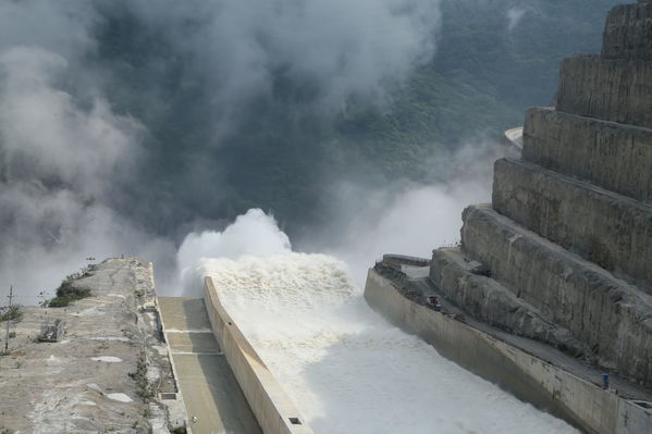 Presa - Vertedero Hidroituango
Presa - Vertedero Hidroituango
Abril 11 y 12 2019 PRESA VERTEDERO
Para descargar esta fotografía en alta resolución, haga clic sobre la imagen hasta que la misma se despliegue en la pantalla completa; luego dé clic derecho y elija la opción "guardar imagen como". 
En caso de publicación por cualquier medio, solicitamos acompañarla del crédito: "Foto EPM"
Palabras clave: Presa - Vertedero Hidroituango