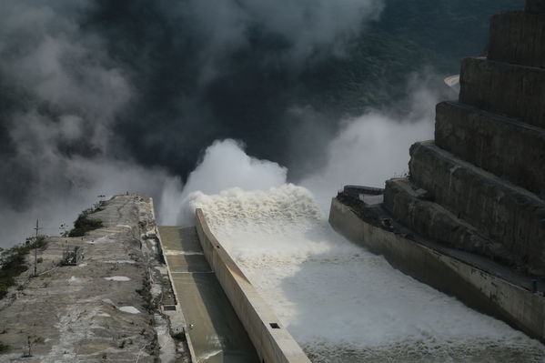 Presa - Vertedero Hidroituango
Presa - Vertedero Hidroituango
Abril 11 y 12 2019 PRESA VERTEDERO
Para descargar esta fotografía en alta resolución, haga clic sobre la imagen hasta que la misma se despliegue en la pantalla completa; luego dé clic derecho y elija la opción "guardar imagen como". 
En caso de publicación por cualquier medio, solicitamos acompañarla del crédito: "Foto EPM"
Palabras clave: Presa - Vertedero Hidroituango