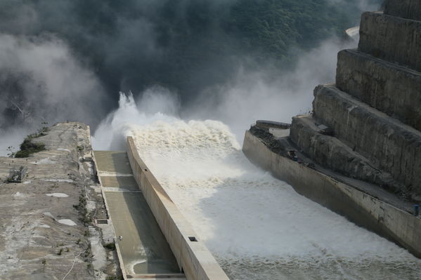 Presa - Vertedero Hidroituango
Presa - Vertedero Hidroituango
Abril 11 y 12 2019 PRESA VERTEDERO
Para descargar esta fotografía en alta resolución, haga clic sobre la imagen hasta que la misma se despliegue en la pantalla completa; luego dé clic derecho y elija la opción "guardar imagen como". 
En caso de publicación por cualquier medio, solicitamos acompañarla del crédito: "Foto EPM"
Palabras clave: Presa - Vertedero Hidroituango
