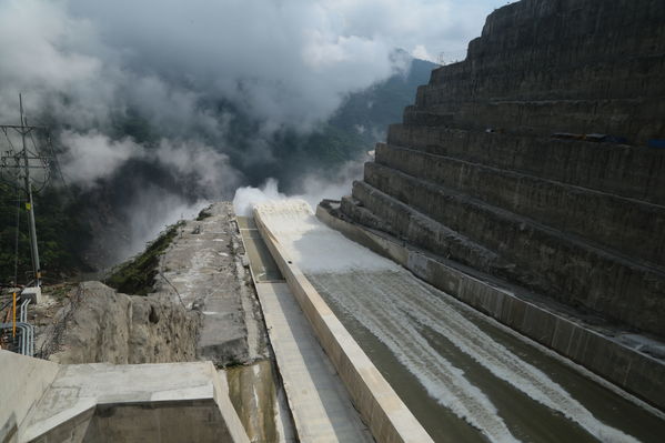 Presa - Vertedero Hidroituango
Presa - Vertedero Hidroituango
Abril 11 y 12 2019 PRESA VERTEDERO
Para descargar esta fotografía en alta resolución, haga clic sobre la imagen hasta que la misma se despliegue en la pantalla completa; luego dé clic derecho y elija la opción "guardar imagen como". 
En caso de publicación por cualquier medio, solicitamos acompañarla del crédito: "Foto EPM"
Palabras clave: Presa - Vertedero Hidroituango