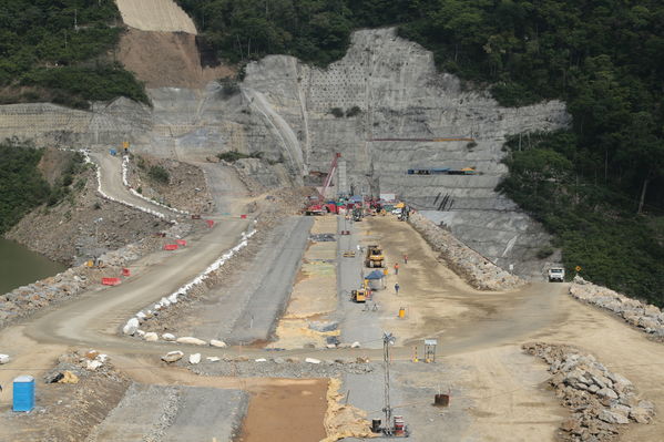 Presa - Vertedero Hidroituango
Presa - Vertedero Hidroituango
Abril 11 y 12 2019 PRESA VERTEDERO
Para descargar esta fotografía en alta resolución, haga clic sobre la imagen hasta que la misma se despliegue en la pantalla completa; luego dé clic derecho y elija la opción "guardar imagen como". 
En caso de publicación por cualquier medio, solicitamos acompañarla del crédito: "Foto EPM"
Palabras clave: Presa - Vertedero Hidroituango