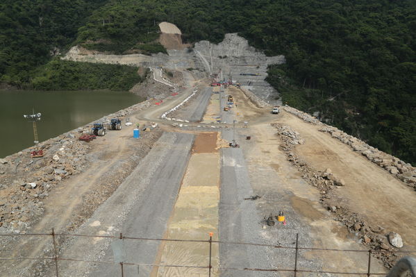 Presa - Vertedero Hidroituango
Presa - Vertedero Hidroituango
Abril 11 y 12 2019 PRESA VERTEDERO
Para descargar esta fotografía en alta resolución, haga clic sobre la imagen hasta que la misma se despliegue en la pantalla completa; luego dé clic derecho y elija la opción "guardar imagen como". 
En caso de publicación por cualquier medio, solicitamos acompañarla del crédito: "Foto EPM"
Palabras clave: Presa - Vertedero Hidroituango