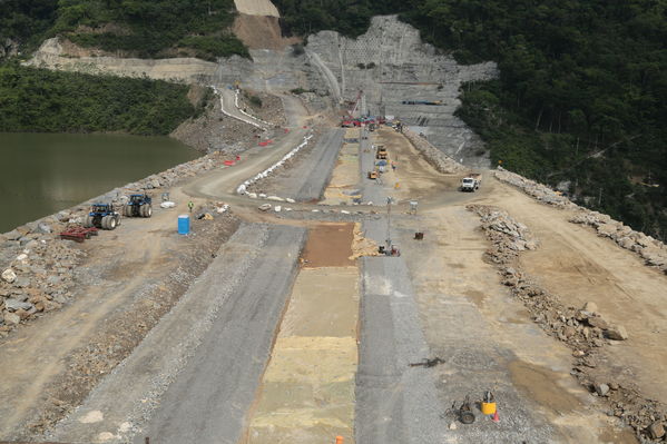 Presa - Vertedero Hidroituango
Presa - Vertedero Hidroituango
Abril 11 y 12 2019 PRESA VERTEDERO
Para descargar esta fotografía en alta resolución, haga clic sobre la imagen hasta que la misma se despliegue en la pantalla completa; luego dé clic derecho y elija la opción "guardar imagen como". 
En caso de publicación por cualquier medio, solicitamos acompañarla del crédito: "Foto EPM"
Palabras clave: Presa - Vertedero Hidroituango