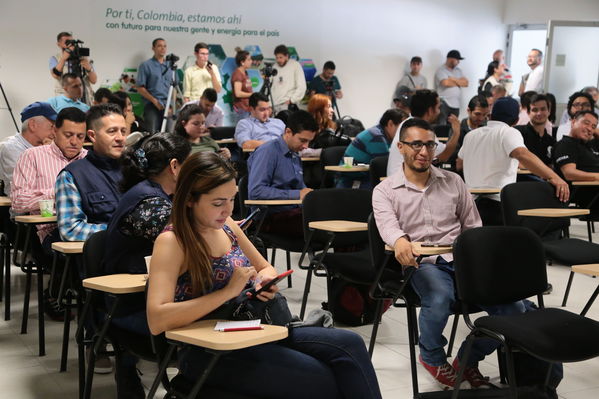 Reunión Visita periodistas Hidroituango
Abril 11 y 12 2019 
Para descargar esta fotografía en alta resolución, haga clic sobre la imagen hasta que la misma se despliegue en la pantalla completa; luego dé clic derecho y elija la opción "guardar imagen como". 
En caso de publicación por cualquier medio, solicitamos acompañarla del crédito: "Foto EPM"
Palabras clave: Reunión Visita periodistas Hidroituango