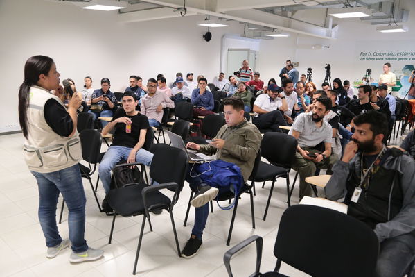 Reunión Visita periodistas Hidroituango
Reunión Visita periodistas Hidroituango
Abril 11 y 12 2019 
Para descargar esta fotografía en alta resolución, haga clic sobre la imagen hasta que la misma se despliegue en la pantalla completa; luego dé clic derecho y elija la opción "guardar imagen como". 
En caso de publicación por cualquier medio, solicitamos acompañarla del crédito: "Foto EPM"
Palabras clave: Reunión Visita periodistas Hidroituango