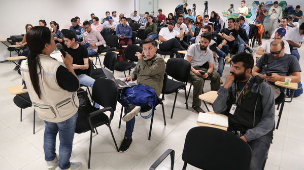Reunión Visita periodistas Hidroituango
Reunión Visita periodistas Hidroituango
Abril 11 y 12 2019 
Para descargar esta fotografía en alta resolución, haga clic sobre la imagen hasta que la misma se despliegue en la pantalla completa; luego dé clic derecho y elija la opción "guardar imagen como". 
En caso de publicación por cualquier medio, solicitamos acompañarla del crédito: "Foto EPM"
Palabras clave: Reunión Visita periodistas Hidroituango