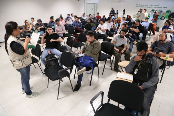 Reunión Visita periodistas Hidroituango
Reunión Visita periodistas Hidroituango
Abril 11 y 12 2019 
Para descargar esta fotografía en alta resolución, haga clic sobre la imagen hasta que la misma se despliegue en la pantalla completa; luego dé clic derecho y elija la opción "guardar imagen como". 
En caso de publicación por cualquier medio, solicitamos acompañarla del crédito: "Foto EPM"
Palabras clave: Reunión Visita periodistas Hidroituango