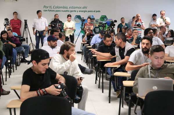 Reunión Visita periodistas Hidroituango
Reunión Visita periodistas Hidroituango
Abril 11 y 12 2019 
Para descargar esta fotografía en alta resolución, haga clic sobre la imagen hasta que la misma se despliegue en la pantalla completa; luego dé clic derecho y elija la opción "guardar imagen como". 
En caso de publicación por cualquier medio, solicitamos acompañarla del crédito: "Foto EPM"
Palabras clave: Reunión Visita periodistas Hidroituango