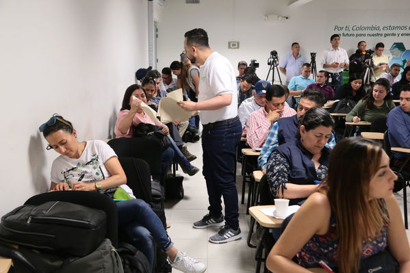 Reunión Visita periodistas Hidroituango
Reunión Visita periodistas Hidroituango
Abril 11 y 12 2019 
Para descargar esta fotografía en alta resolución, haga clic sobre la imagen hasta que la misma se despliegue en la pantalla completa; luego dé clic derecho y elija la opción "guardar imagen como". 
En caso de publicación por cualquier medio, solicitamos acompañarla del crédito: "Foto EPM"
Palabras clave: Reunión Visita periodistas Hidroituango