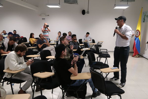 Reunión Visita periodistas Hidroituango
Reunión Visita periodistas Hidroituango
Abril 11 y 12 2019 
Para descargar esta fotografía en alta resolución, haga clic sobre la imagen hasta que la misma se despliegue en la pantalla completa; luego dé clic derecho y elija la opción "guardar imagen como". 
En caso de publicación por cualquier medio, solicitamos acompañarla del crédito: "Foto EPM"
Palabras clave: Reunión Visita periodistas Hidroituango