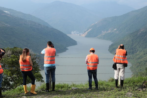 Visita Periodistas casa de Máquinas Hidroituango
Visita Periodistas casa de Máquinas Hidroituango
Fecha: Abril 11 y 12 2019
Para descargar esta fotografía en alta resolución, haga clic sobre la imagen hasta que la misma se despliegue en la pantalla completa; luego dé clic derecho y elija la opción "guardar imagen como". 
En caso de publicación por cualquier medio, solicitamos acompañarla del crédito: "Foto EPM
Palabras clave: Visita Periodistas casa de Máquinas Hidroituango