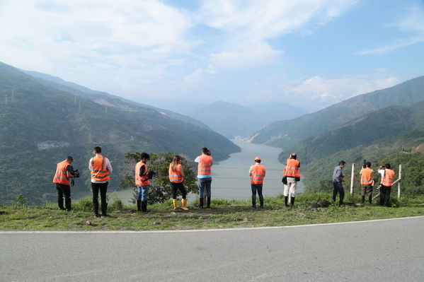 Visita Periodistas casa de Máquinas Hidroituango
Visita Periodistas casa de Máquinas Hidroituango
Fecha: Abril 11 y 12 2019
Para descargar esta fotografía en alta resolución, haga clic sobre la imagen hasta que la misma se despliegue en la pantalla completa; luego dé clic derecho y elija la opción "guardar imagen como". 
En caso de publicación por cualquier medio, solicitamos acompañarla del crédito: "Foto EPM
Palabras clave: Visita Periodistas casa de Máquinas Hidroituango
