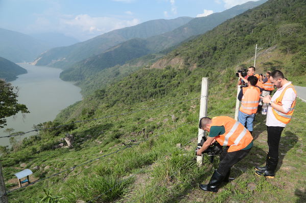 Visita Periodistas casa de Máquinas Hidroituango
Visita Periodistas casa de Máquinas Hidroituango
Fecha: Abril 11 y 12 2019
Para descargar esta fotografía en alta resolución, haga clic sobre la imagen hasta que la misma se despliegue en la pantalla completa; luego dé clic derecho y elija la opción "guardar imagen como". 
En caso de publicación por cualquier medio, solicitamos acompañarla del crédito: "Foto EPM
Palabras clave: Visita Periodistas casa de Máquinas Hidroituango