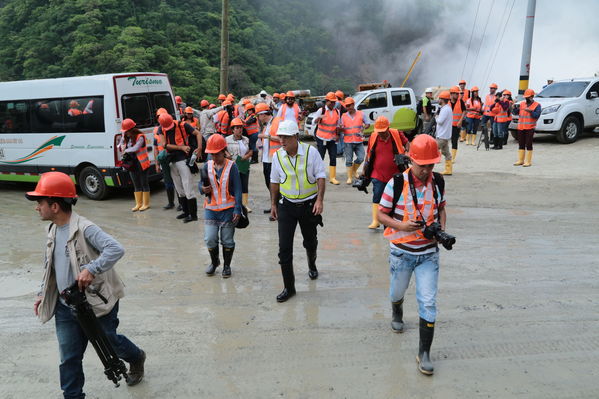 Visita Periodistas casa de Máquinas Hidroituango
Visita Periodistas casa de Máquinas Hidroituango
Fecha: Abril 11 y 12 2019
Para descargar esta fotografía en alta resolución, haga clic sobre la imagen hasta que la misma se despliegue en la pantalla completa; luego dé clic derecho y elija la opción "guardar imagen como". 
En caso de publicación por cualquier medio, solicitamos acompañarla del crédito: "Foto EPM
Palabras clave: Visita Periodistas casa de Máquinas Hidroituango