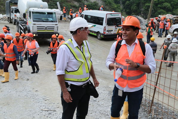 Visita Periodistas casa de Máquinas Hidroituango
Visita Periodistas casa de Máquinas Hidroituango
Fecha: Abril 11 y 12 2019
Para descargar esta fotografía en alta resolución, haga clic sobre la imagen hasta que la misma se despliegue en la pantalla completa; luego dé clic derecho y elija la opción "guardar imagen como". 
En caso de publicación por cualquier medio, solicitamos acompañarla del crédito: "Foto EPM
Palabras clave: Visita Periodistas casa de Máquinas Hidroituango