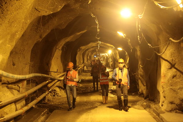 Visita Periodistas casa de Máquinas Hidroituango
Visita Periodistas casa de Máquinas Hidroituango
Fecha: Abril 11 y 12 2019
Para descargar esta fotografía en alta resolución, haga clic sobre la imagen hasta que la misma se despliegue en la pantalla completa; luego dé clic derecho y elija la opción "guardar imagen como". 
En caso de publicación por cualquier medio, solicitamos acompañarla del crédito: "Foto EPM
Palabras clave: Visita Periodistas casa de Máquinas Hidroituango