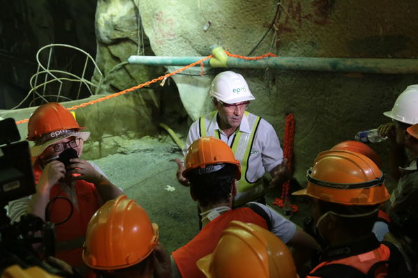 Visita Periodistas casa de Máquinas Hidroituango
Visita Periodistas casa de Máquinas Hidroituango
Fecha: Abril 11 y 12 2019
Para descargar esta fotografía en alta resolución, haga clic sobre la imagen hasta que la misma se despliegue en la pantalla completa; luego dé clic derecho y elija la opción "guardar imagen como". 
En caso de publicación por cualquier medio, solicitamos acompañarla del crédito: "Foto EPM
Palabras clave: Visita Periodistas casa de Máquinas Hidroituango