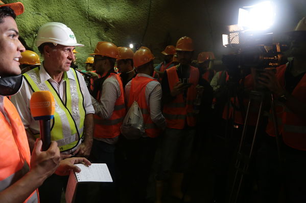 Visita Periodistas casa de Máquinas Hidroituango
Visita Periodistas casa de Máquinas Hidroituango
Fecha: Abril 11 y 12 2019
Para descargar esta fotografía en alta resolución, haga clic sobre la imagen hasta que la misma se despliegue en la pantalla completa; luego dé clic derecho y elija la opción "guardar imagen como". 
En caso de publicación por cualquier medio, solicitamos acompañarla del crédito: "Foto EPM
Palabras clave: Visita Periodistas casa de Máquinas Hidroituango