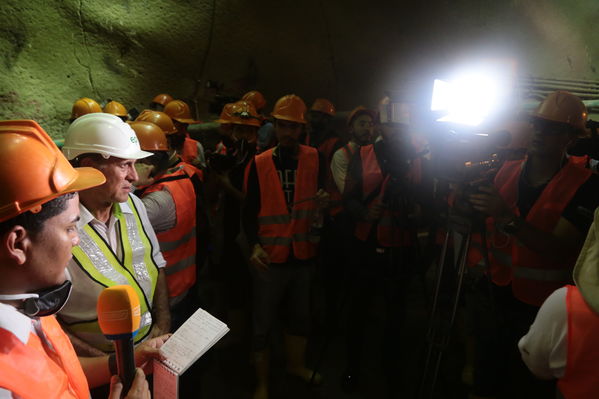 Visita Periodistas casa de Máquinas Hidroituango
Visita Periodistas casa de Máquinas Hidroituango
Fecha: Abril 11 y 12 2019
Para descargar esta fotografía en alta resolución, haga clic sobre la imagen hasta que la misma se despliegue en la pantalla completa; luego dé clic derecho y elija la opción "guardar imagen como". 
En caso de publicación por cualquier medio, solicitamos acompañarla del crédito: "Foto EPM
Palabras clave: Visita Periodistas casa de Máquinas Hidroituango