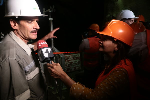 Visita Periodistas casa de Máquinas Hidroituango
Visita Periodistas casa de Máquinas Hidroituango
Fecha: Abril 11 y 12 2019
Para descargar esta fotografía en alta resolución, haga clic sobre la imagen hasta que la misma se despliegue en la pantalla completa; luego dé clic derecho y elija la opción "guardar imagen como". 
En caso de publicación por cualquier medio, solicitamos acompañarla del crédito: "Foto EPM
Palabras clave: Visita Periodistas casa de Máquinas Hidroituango