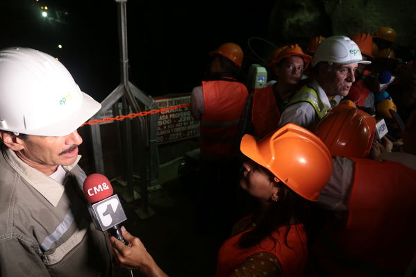 Visita Periodistas casa de Máquinas Hidroituango
Visita Periodistas casa de Máquinas Hidroituango
Fecha: Abril 11 y 12 2019
Para descargar esta fotografía en alta resolución, haga clic sobre la imagen hasta que la misma se despliegue en la pantalla completa; luego dé clic derecho y elija la opción "guardar imagen como". 
En caso de publicación por cualquier medio, solicitamos acompañarla del crédito: "Foto EPM
Palabras clave: Visita Periodistas casa de Máquinas Hidroituango