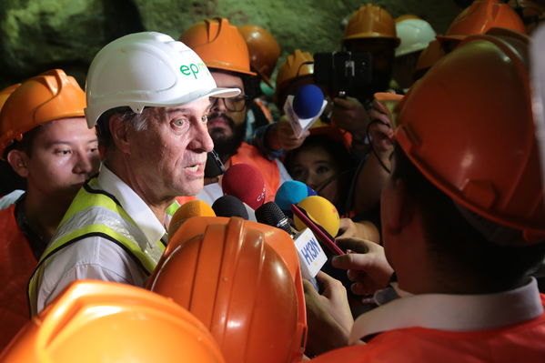 Visita Periodistas casa de Máquinas Hidroituango
Visita Periodistas casa de Máquinas Hidroituango
Fecha: Abril 11 y 12 2019
Para descargar esta fotografía en alta resolución, haga clic sobre la imagen hasta que la misma se despliegue en la pantalla completa; luego dé clic derecho y elija la opción "guardar imagen como". 
En caso de publicación por cualquier medio, solicitamos acompañarla del crédito: "Foto EPM
Palabras clave: Visita Periodistas casa de Máquinas Hidroituango