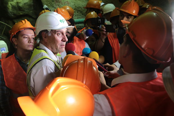 Visita Periodistas casa de Máquinas Hidroituango
Visita Periodistas casa de Máquinas Hidroituango
Fecha: Abril 11 y 12 2019
Para descargar esta fotografía en alta resolución, haga clic sobre la imagen hasta que la misma se despliegue en la pantalla completa; luego dé clic derecho y elija la opción "guardar imagen como". 
En caso de publicación por cualquier medio, solicitamos acompañarla del crédito: "Foto EPM
Palabras clave: Visita Periodistas casa de Máquinas Hidroituango