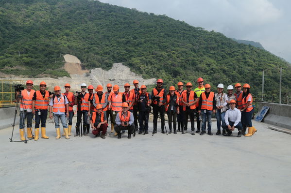 Visita Periodistas casa de Máquinas Hidroituango
Visita Periodistas casa de Máquinas Hidroituango
Fecha: Abril 11 y 12 2019
Para descargar esta fotografía en alta resolución, haga clic sobre la imagen hasta que la misma se despliegue en la pantalla completa; luego dé clic derecho y elija la opción "guardar imagen como". 
En caso de publicación por cualquier medio, solicitamos acompañarla del crédito: "Foto EPM
Palabras clave: Visita Periodistas casa de Máquinas Hidroituango