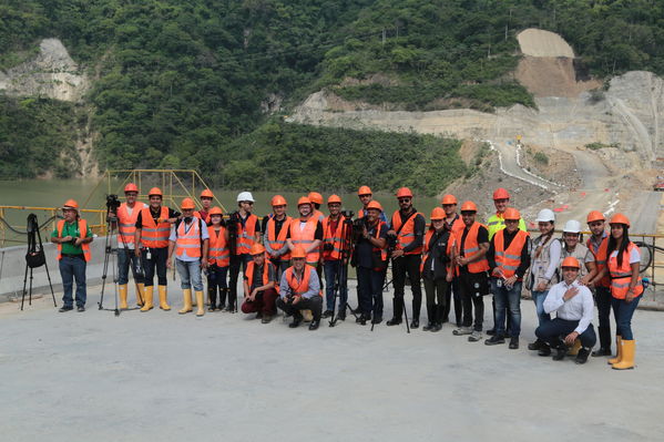 Visita Periodistas casa de Máquinas Hidroituango
Visita Periodistas casa de Máquinas Hidroituango
Fecha: Abril 11 y 12 2019
Para descargar esta fotografía en alta resolución, haga clic sobre la imagen hasta que la misma se despliegue en la pantalla completa; luego dé clic derecho y elija la opción "guardar imagen como". 
En caso de publicación por cualquier medio, solicitamos acompañarla del crédito: "Foto EPM
Palabras clave: Visita Periodistas casa de Máquinas Hidroituango