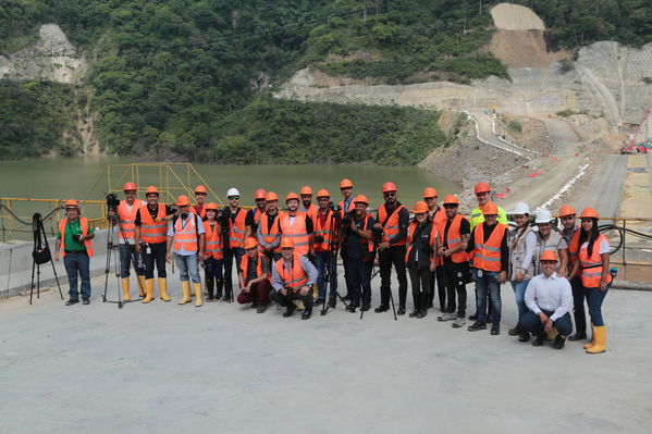 Visita Periodistas casa de Máquinas Hidroituango
Visita Periodistas casa de Máquinas Hidroituango
Fecha: Abril 11 y 12 2019
Para descargar esta fotografía en alta resolución, haga clic sobre la imagen hasta que la misma se despliegue en la pantalla completa; luego dé clic derecho y elija la opción "guardar imagen como". 
En caso de publicación por cualquier medio, solicitamos acompañarla del crédito: "Foto EPM
Palabras clave: Visita Periodistas casa de Máquinas Hidroituango