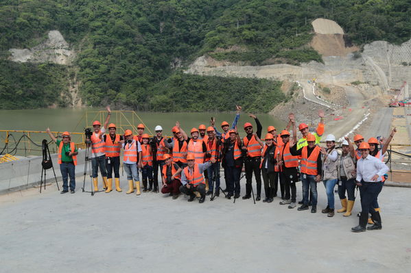 Visita Periodistas casa de Máquinas Hidroituango
Visita Periodistas casa de Máquinas Hidroituango
Fecha: Abril 11 y 12 2019
Para descargar esta fotografía en alta resolución, haga clic sobre la imagen hasta que la misma se despliegue en la pantalla completa; luego dé clic derecho y elija la opción "guardar imagen como". 
En caso de publicación por cualquier medio, solicitamos acompañarla del crédito: "Foto EPM
Palabras clave: Visita Periodistas casa de Máquinas Hidroituango