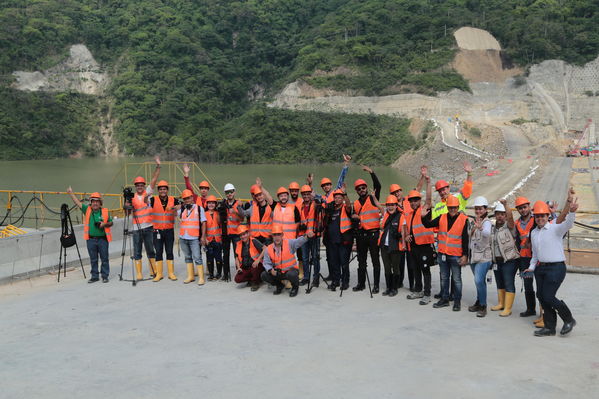 Visita Periodistas casa de Máquinas Hidroituango
Visita Periodistas casa de Máquinas Hidroituango
Fecha: Abril 11 y 12 2019
Para descargar esta fotografía en alta resolución, haga clic sobre la imagen hasta que la misma se despliegue en la pantalla completa; luego dé clic derecho y elija la opción "guardar imagen como". 
En caso de publicación por cualquier medio, solicitamos acompañarla del crédito: "Foto EPM
Palabras clave: Visita Periodistas casa de Máquinas Hidroituango