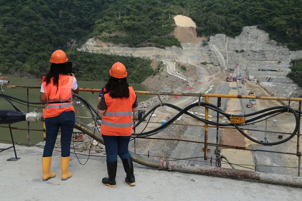 Visita Periodistas casa de Máquinas Hidroituango
Visita Periodistas casa de Máquinas Hidroituango
Fecha: Abril 11 y 12 2019
Para descargar esta fotografía en alta resolución, haga clic sobre la imagen hasta que la misma se despliegue en la pantalla completa; luego dé clic derecho y elija la opción "guardar imagen como". 
En caso de publicación por cualquier medio, solicitamos acompañarla del crédito: "Foto EPM
Palabras clave: Visita Periodistas casa de Máquinas Hidroituango