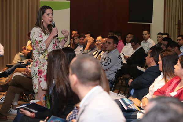 Encuentro de Proveedores y contratistas 2018.
Encuentro de Proveedores y contratistas 2018.
Fecha: 13 Abril 2018
Para descargar esta fotografía en alta resolución, haga clic sobre la imagen hasta que la misma se despliegue en la pantalla completa; luego dé clic derecho y elija la opción "guardar imagen como". 
En caso de publicación por cualquier medio, solicitamos acompañarla del crédito: "Foto EPM"
Palabras clave: Encuentro Proveedores contratistas 2018