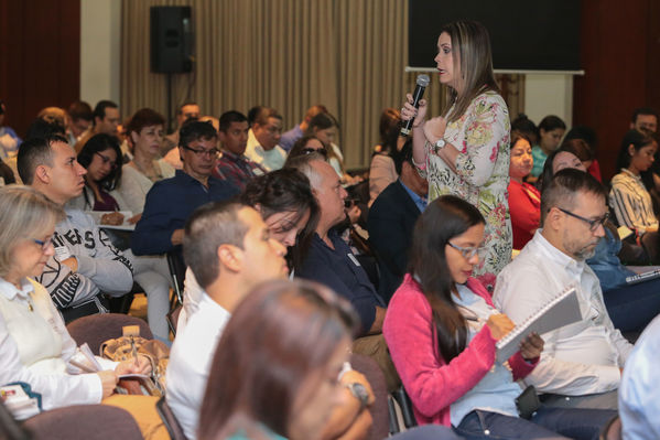 Encuentro de Proveedores y contratistas 2018.
Encuentro de Proveedores y contratistas 2018.
Fecha: 13 Abril 2018
Para descargar esta fotografía en alta resolución, haga clic sobre la imagen hasta que la misma se despliegue en la pantalla completa; luego dé clic derecho y elija la opción "guardar imagen como". 
En caso de publicación por cualquier medio, solicitamos acompañarla del crédito: "Foto EPM"
Palabras clave: Encuentro Proveedores contratistas 2018