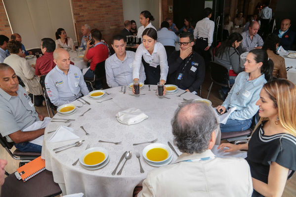 Encuentro de Proveedores y contratistas 2018.
Encuentro de Proveedores y contratistas 2018.
Fecha: 13 Abril 2018
Para descargar esta fotografía en alta resolución, haga clic sobre la imagen hasta que la misma se despliegue en la pantalla completa; luego dé clic derecho y elija la opción "guardar imagen como". 
En caso de publicación por cualquier medio, solicitamos acompañarla del crédito: "Foto EPM"

Palabras clave: Encuentro Proveedores contratistas 2018