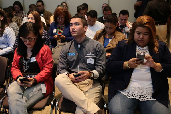 Encuentro de Proveedores y contratistas 2018.
Encuentro de Proveedores y contratistas 2018.
Fecha: 13 Abril 2018
Para descargar esta fotografía en alta resolución, haga clic sobre la imagen hasta que la misma se despliegue en la pantalla completa; luego dé clic derecho y elija la opción "guardar imagen como". 
En caso de publicación por cualquier medio, solicitamos acompañarla del crédito: "Foto EPM"

Palabras clave: Encuentro Proveedores contratistas 2018