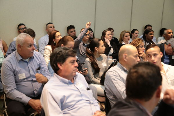 Encuentro de Proveedores y contratistas 2018.
Encuentro de Proveedores y contratistas 2018.
Fecha: 13 Abril 2018
Para descargar esta fotografía en alta resolución, haga clic sobre la imagen hasta que la misma se despliegue en la pantalla completa; luego dé clic derecho y elija la opción "guardar imagen como". 
En caso de publicación por cualquier medio, solicitamos acompañarla del crédito: "Foto EPM"
Palabras clave: Encuentro Proveedores contratistas 2018
