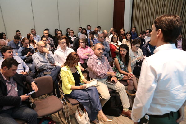 Encuentro de Proveedores y contratistas 2018.
Encuentro de Proveedores y contratistas 2018.
Fecha: 13 Abril 2018
Para descargar esta fotografía en alta resolución, haga clic sobre la imagen hasta que la misma se despliegue en la pantalla completa; luego dé clic derecho y elija la opción "guardar imagen como". 
En caso de publicación por cualquier medio, solicitamos acompañarla del crédito: "Foto EPM"
Palabras clave: Encuentro Proveedores contratistas 2018