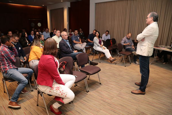 Encuentro de Proveedores y contratistas 2018.
Encuentro de Proveedores y contratistas 2018.
Fecha: 13 Abril 2018
Para descargar esta fotografía en alta resolución, haga clic sobre la imagen hasta que la misma se despliegue en la pantalla completa; luego dé clic derecho y elija la opción "guardar imagen como". 
En caso de publicación por cualquier medio, solicitamos acompañarla del crédito: "Foto EPM"
Palabras clave: Encuentro Proveedores contratistas 2018