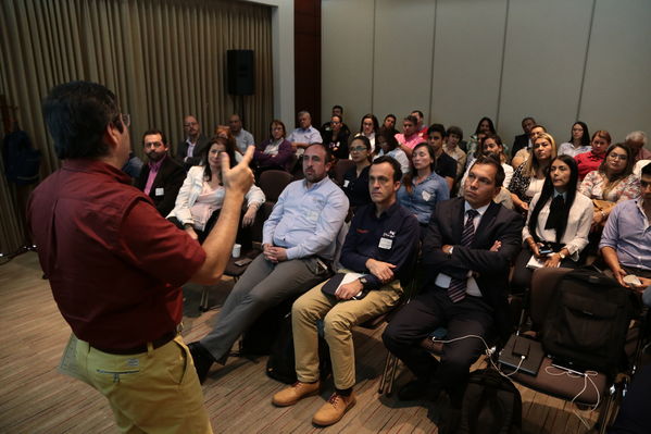 Encuentro de Proveedores y contratistas 2018.
Encuentro de Proveedores y contratistas 2018.
Fecha: 13 Abril 2018
Para descargar esta fotografía en alta resolución, haga clic sobre la imagen hasta que la misma se despliegue en la pantalla completa; luego dé clic derecho y elija la opción "guardar imagen como". 
En caso de publicación por cualquier medio, solicitamos acompañarla del crédito: "Foto EPM"
Palabras clave: Encuentro Proveedores contratistas 2018