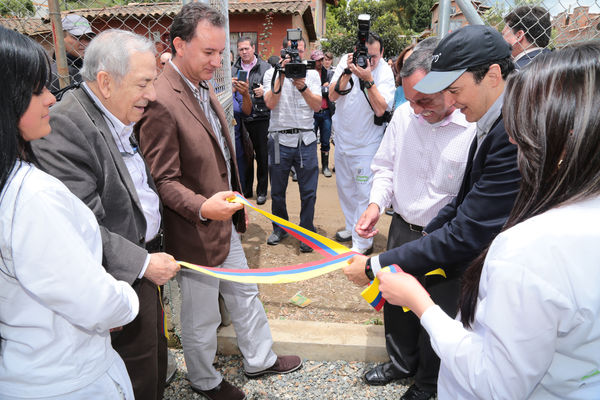 Evento del Gas en Colanta – San Pedro
Evento del Gas en Colanta – San Pedro
Fecha: Abril 14 de 2015
Para descargar esta fotografía en alta resolución, haga clic sobre la imagen hasta que la misma se despliegue en la pantalla completa; luego dé clic derecho y elija la opción "guardar imagen como". 
En caso de publicación por cualquier medio, solicitamos acompañarla del crédito: "Foto EPM"
Palabras clave: Evento Gas Colanta San Pedro