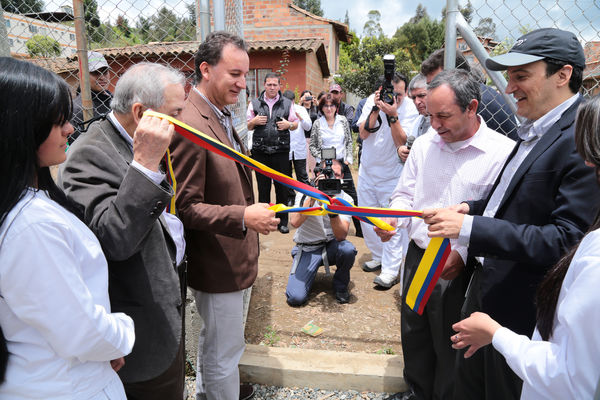 Evento del Gas en Colanta – San Pedro
Evento del Gas en Colanta – San Pedro
Fecha: Abril 14 de 2015
Para descargar esta fotografía en alta resolución, haga clic sobre la imagen hasta que la misma se despliegue en la pantalla completa; luego dé clic derecho y elija la opción "guardar imagen como". 
En caso de publicación por cualquier medio, solicitamos acompañarla del crédito: "Foto EPM"
Palabras clave: Evento Gas Colanta San Pedro