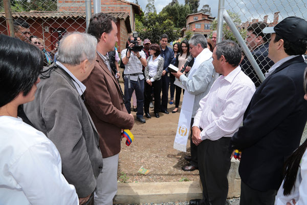 Evento del Gas en Colanta – San Pedro
Evento del Gas en Colanta – San Pedro
Fecha: Abril 14 de 2015
Para descargar esta fotografía en alta resolución, haga clic sobre la imagen hasta que la misma se despliegue en la pantalla completa; luego dé clic derecho y elija la opción "guardar imagen como". 
En caso de publicación por cualquier medio, solicitamos acompañarla del crédito: "Foto EPM"
Palabras clave: Evento Gas Colanta San Pedro