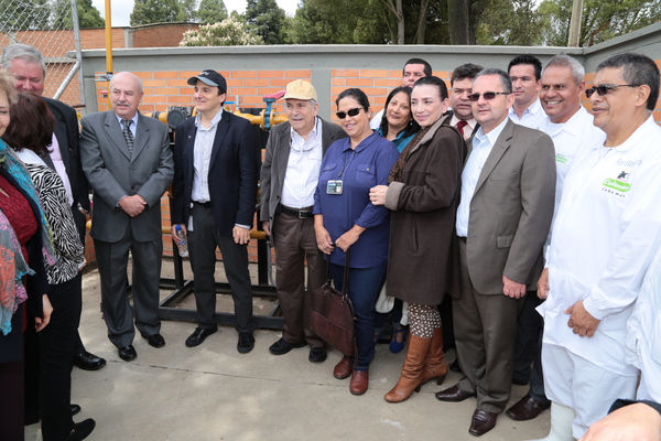 Evento del Gas en Colanta – San Pedro
Evento del Gas en Colanta – San Pedro
Fecha: Abril 14 de 2015
Para descargar esta fotografía en alta resolución, haga clic sobre la imagen hasta que la misma se despliegue en la pantalla completa; luego dé clic derecho y elija la opción "guardar imagen como". 
En caso de publicación por cualquier medio, solicitamos acompañarla del crédito: "Foto EPM"
Palabras clave: Evento Gas Colanta San Pedro