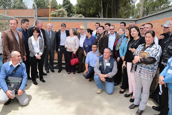 Evento del Gas en Colanta – San Pedro
Evento del Gas en Colanta – San Pedro
Fecha: Abril 14 de 2015
Para descargar esta fotografía en alta resolución, haga clic sobre la imagen hasta que la misma se despliegue en la pantalla completa; luego dé clic derecho y elija la opción "guardar imagen como". 
En caso de publicación por cualquier medio, solicitamos acompañarla del crédito: "Foto EPM"
Palabras clave: Evento Gas Colanta San Pedro